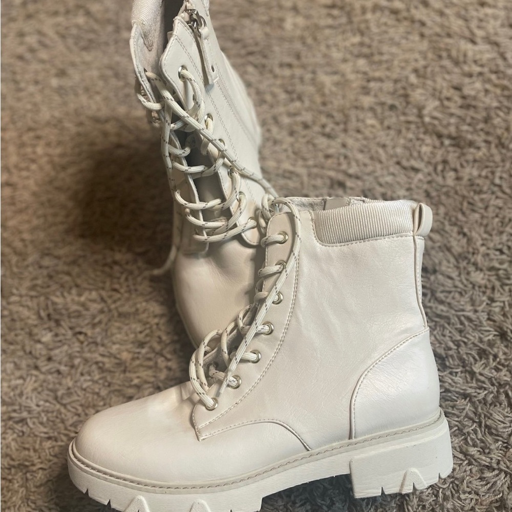 Combat boot